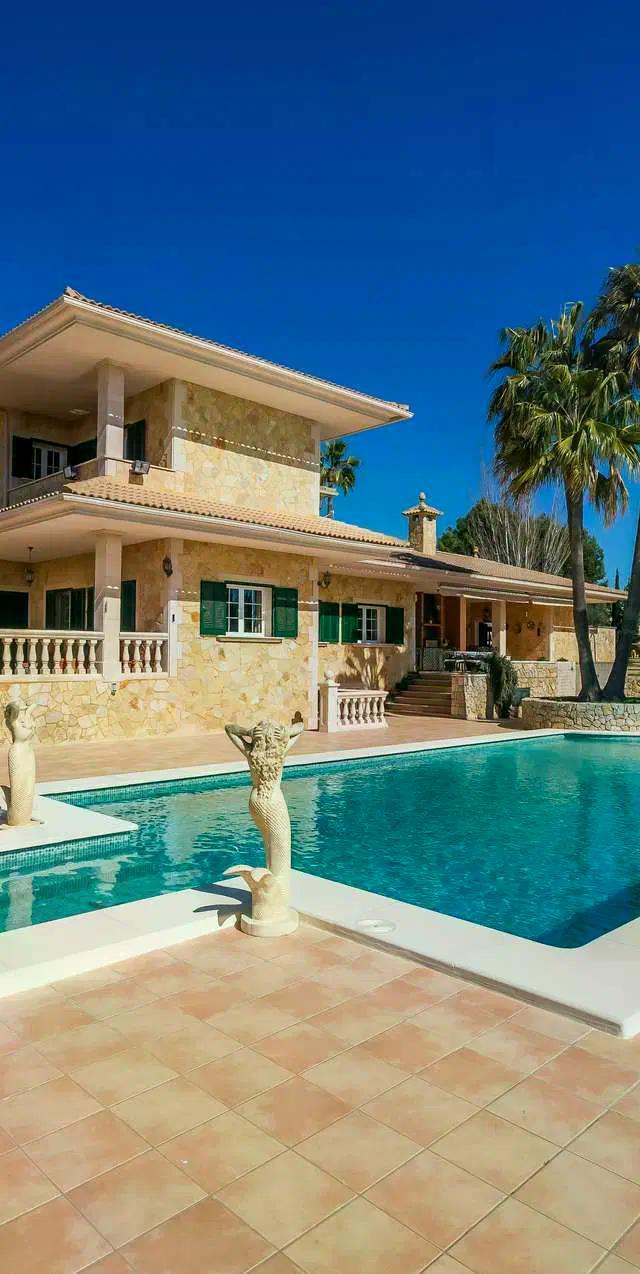 Villa mit eigenem Spa und Heimkino